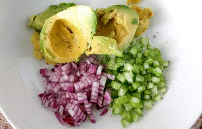 Рецепт Салат из тунца и авокадо  шаг-4
