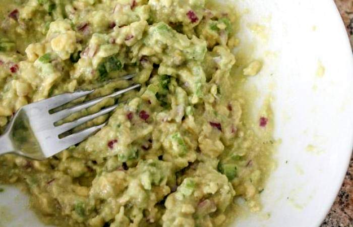 Рецепт Салат из тунца и авокадо шаг-5