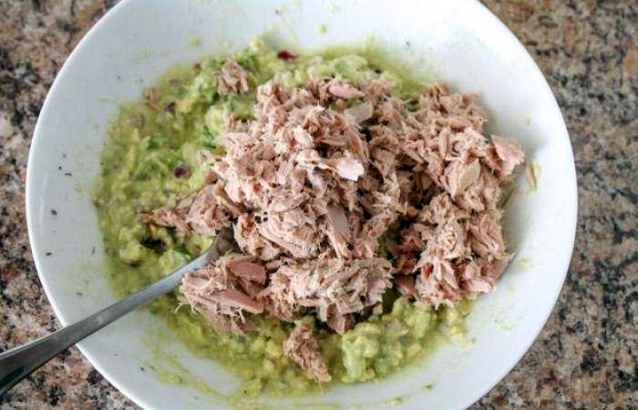 Рецепт Салат из тунца и авокадо шаг-6