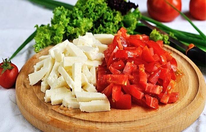 Рецепт Салат с баклажанами, помидорами и адыгейским сыром  шаг-4