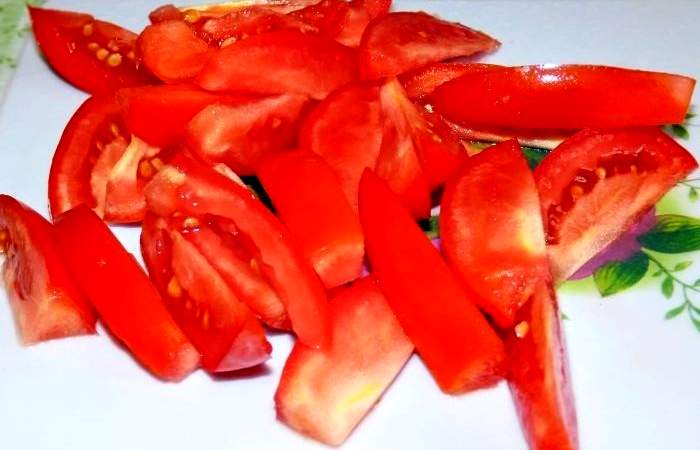 Рецепт Салат с фетой, помидорами и перцем шаг-3