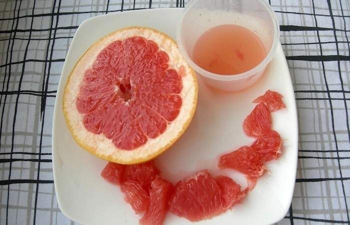 Рецепт Салат с грейпфрутом, авокадо и руколой шаг-3