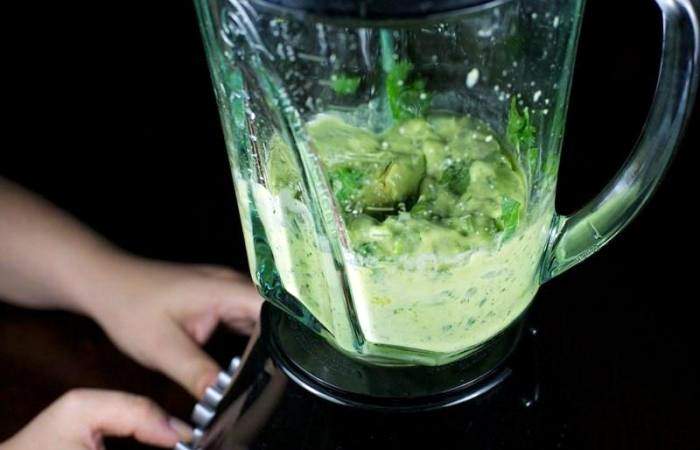 Рецепт Салат с креветками и авокадо шаг-6