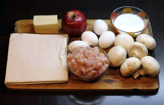 Рецепт Салат с курицей и грибами шаг-1