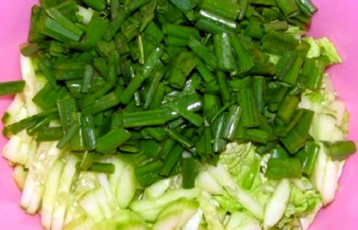 Рецепт Салат с пекинской капустой и редисом шаг-3