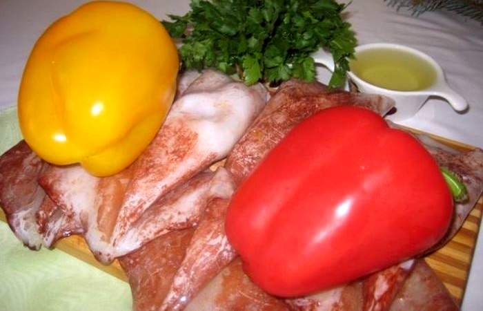 Рецепт Салат с перцем и кальмарами шаг-1