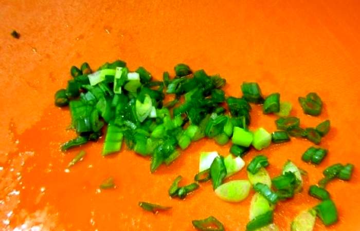 Рецепт Салат с помидорами и консервированной фасолью  шаг-2