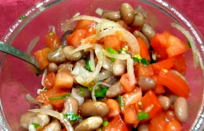 Рецепт Салат с помидорами и консервированной фасолью  шаг-4