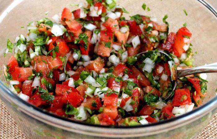 Рецепт Салат с помидорами и острым перцем шаг-8