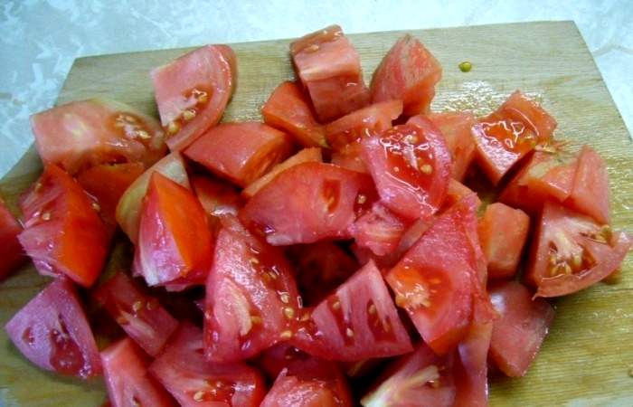 Рецепт Салат с помидорами и яблоками шаг-1