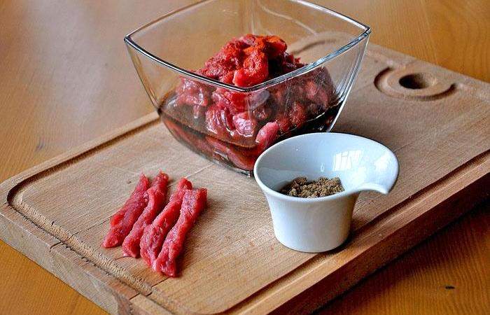 Рецепт Салат с рисовой лапшой и мясом  шаг-2