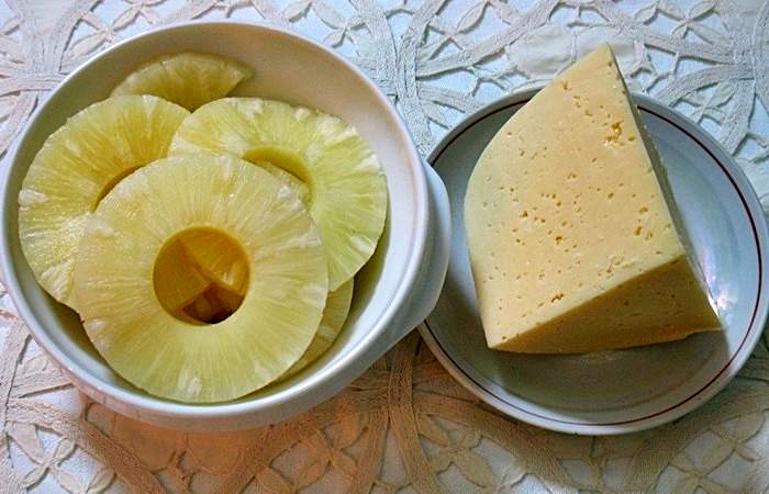 Рецепт Салат с сыром и ананасом шаг-1