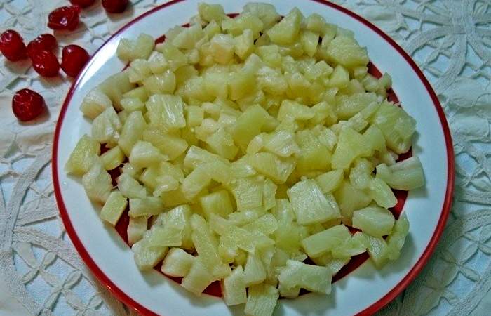 Рецепт Салат с сыром и ананасом  шаг-2