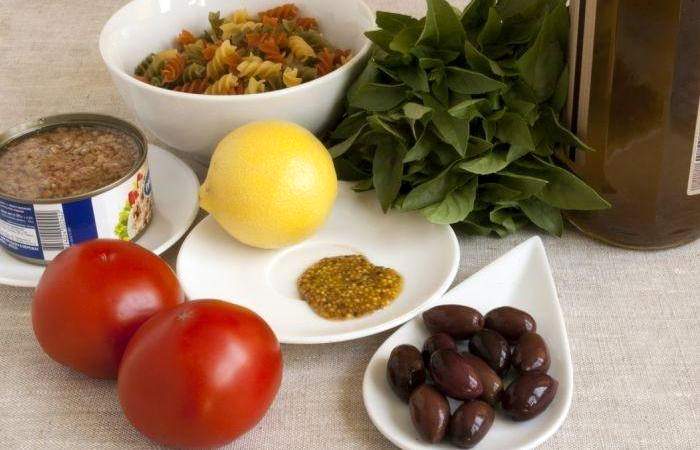 Рецепт Салат с тунцом и макаронами шаг-1