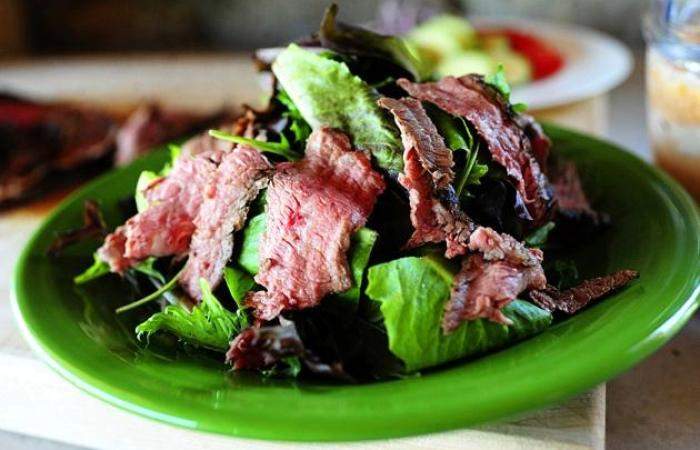 Рецепт Салат со стейком и овощами шаг-10