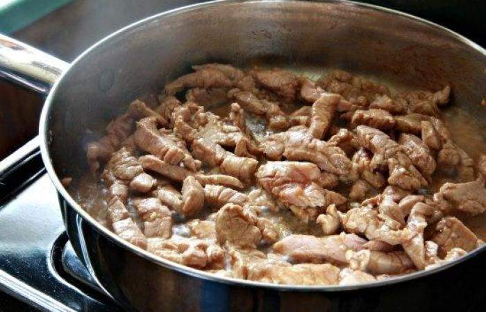 Рецепт Салат со свининой и грибами шаг-3
