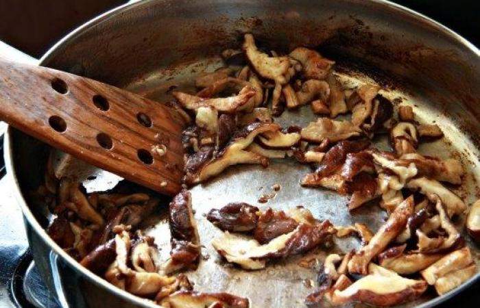 Рецепт Салат со свининой и грибами  шаг-4