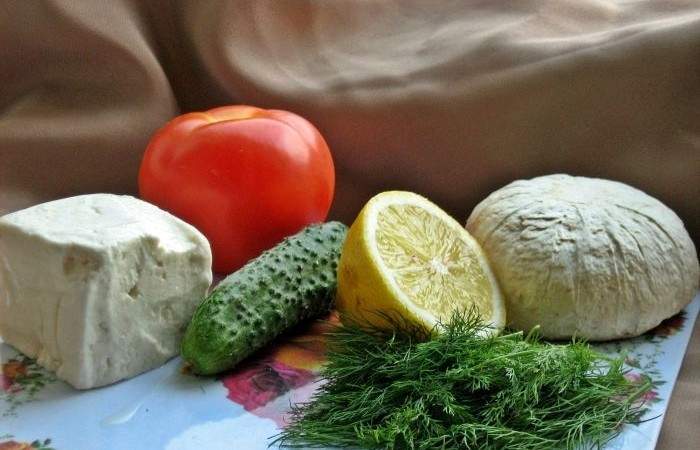Рецепт Шопский салат с овощами, грибами и брынзой шаг-1
