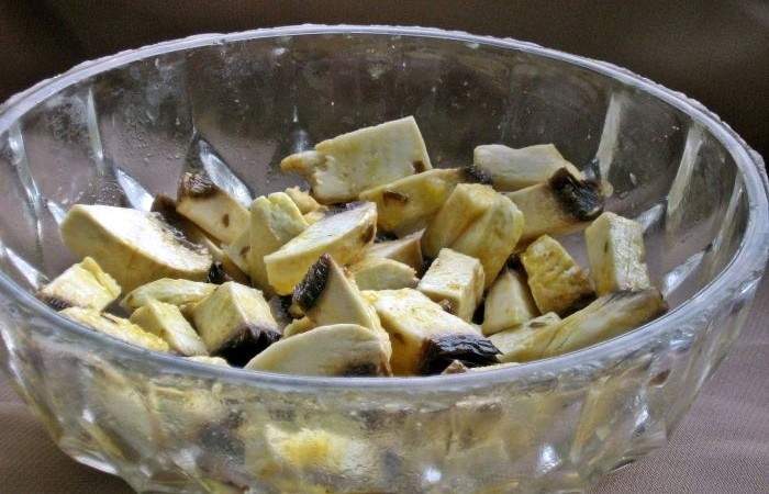 Рецепт Шопский салат с овощами, грибами и брынзой  шаг-2