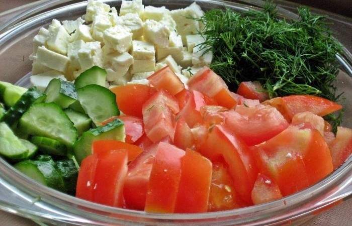 Рецепт Шопский салат с овощами, грибами и брынзой шаг-3