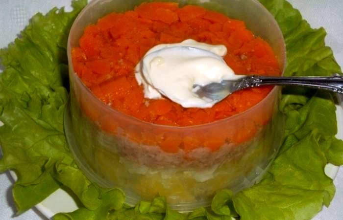 Рецепт Слоеный салат из печени трески с овощами шаг-9