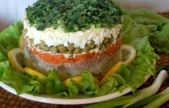 Рецепт Слоеный салат из печени трески с овощами шаг-12