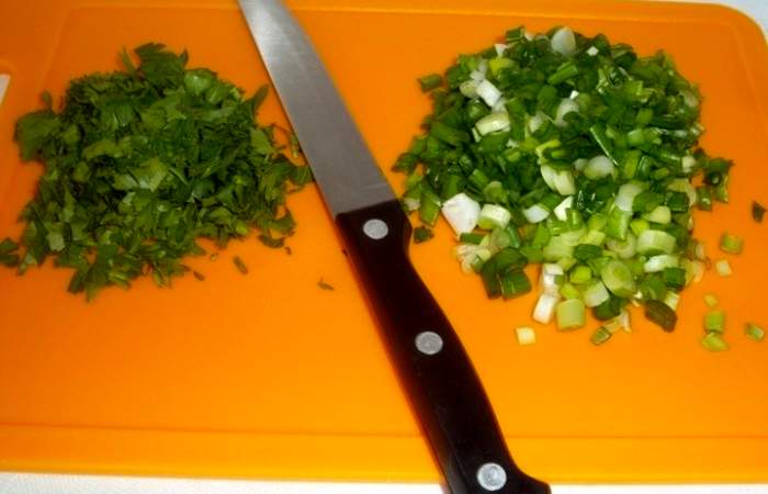 Рецепт Слоеный салат из печени трески с овощами шаг-5