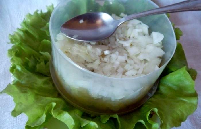 Рецепт Слоеный салат из печени трески с овощами шаг-7