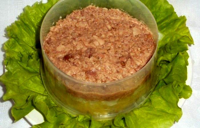 Рецепт Слоеный салат из печени трески с овощами шаг-8