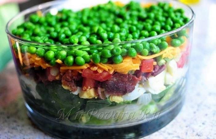 Рецепт Слоеный салат с беконом и овощами шаг-10