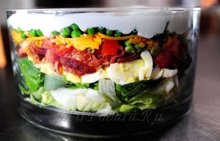 Рецепт Слоеный салат с беконом и овощами шаг-14