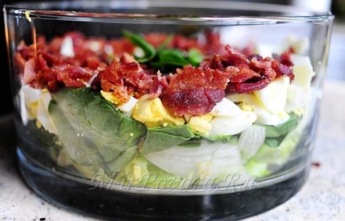 Рецепт Слоеный салат с беконом и овощами шаг-6