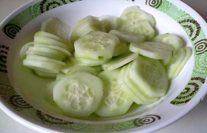 Рецепт Свежий салат из щавеля с огурцами  шаг-2