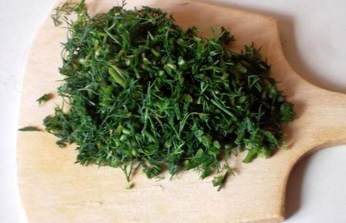 Рецепт Свежий салат из щавеля с огурцами шаг-6