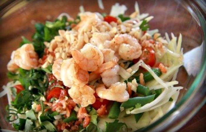 Рецепт Тайский салат из папайи и креветок шаг-9