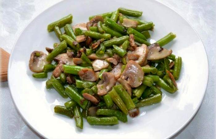 Рецепт Теплый овощной салат с курицей шаг-1