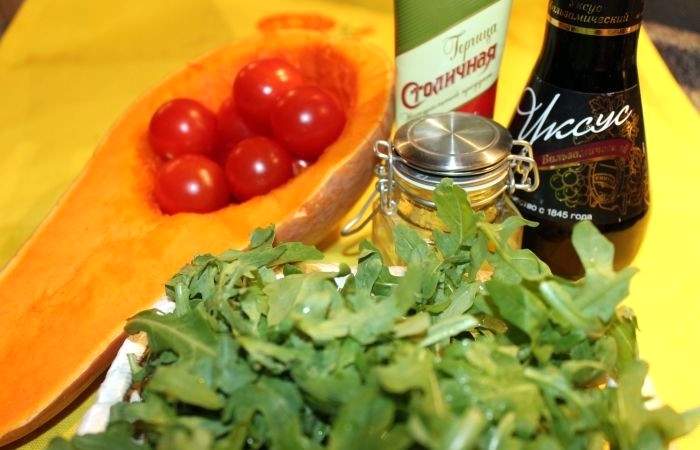Рецепт Теплый салат с тыквой и рукколой шаг-1