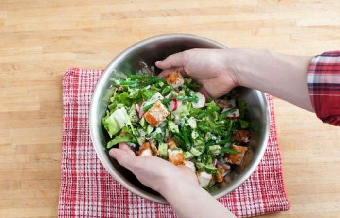 Рецепт Зеленый салат с курицей шаг-7