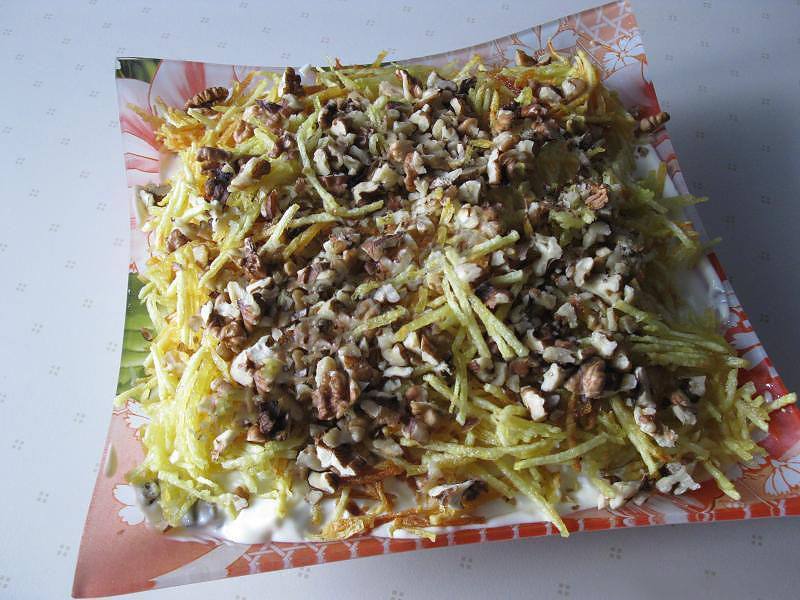 Салат с кальмарами, крабовыми палочками, огурцом и кукурузой - пошаговый рецепт с фото