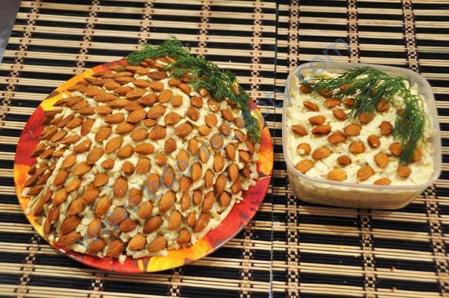 Рецепт Салат Шишка с миндалем и копченой курицей Готовим Салаты Салат Шишка с миндалем и копченой курицей