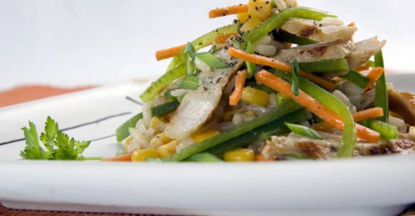 Рецепт Ароматный салат из риса со свининой шаг-3