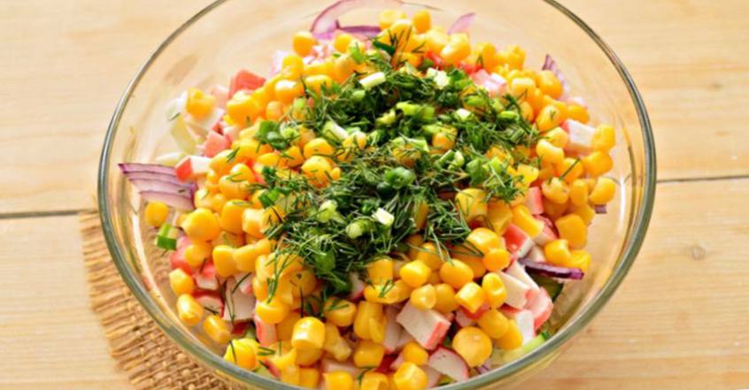 Рецепт Капустный салат с крабовыми палочками и кукурузой  шаг-4