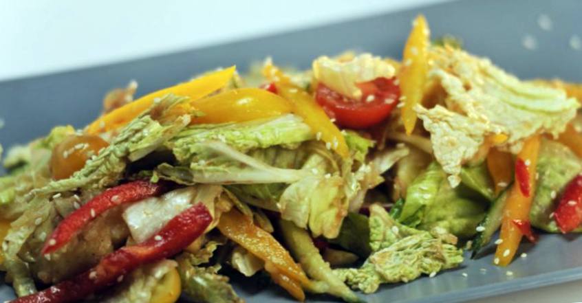 Рецепт Картофельный салат с луково-чесночной заправкой шаг-5