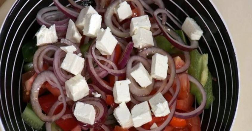 Рецепт Легкий греческий салат шаг-3