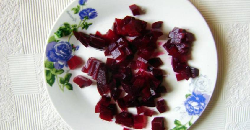 Рецепт Огуречный салат со свёклой и сыром шаг-1