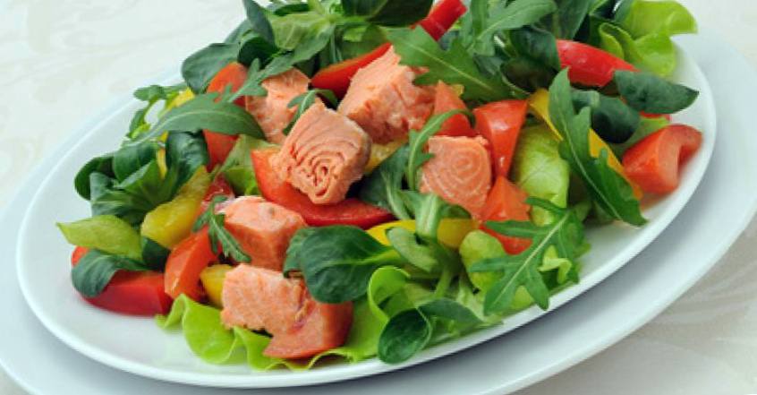 Рецепт Овощной салат с лососем шаг-1