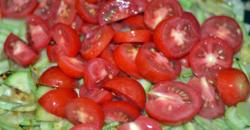 Рецепт Паста с цукини и помидорами  шаг-2