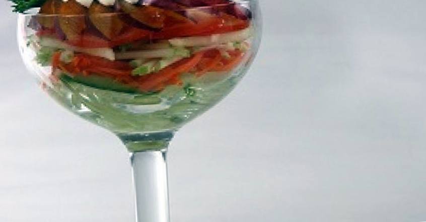 Рецепт Салат-коктейль овощной с яблоками и сливами шаг-1
