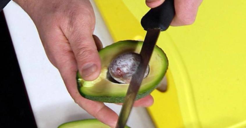Рецепт Салат из авокадо и мандарина шаг-1