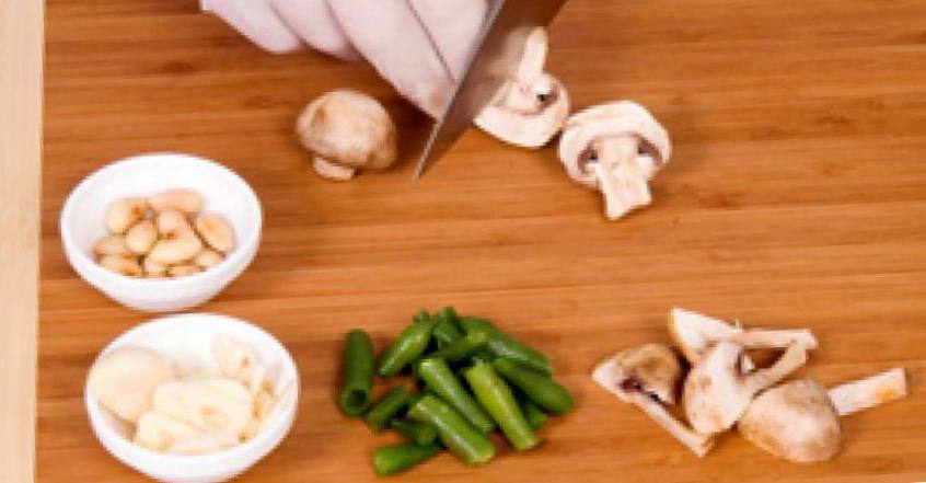 Рецепт Салат из баранины с грибами шаг-1
